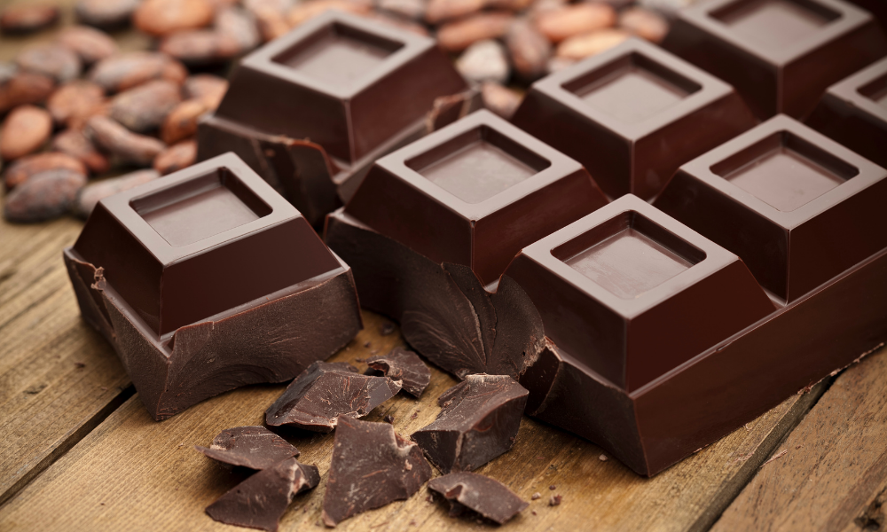 本物のチョコレートとは？準チョコレートとの違いと原材料の見方